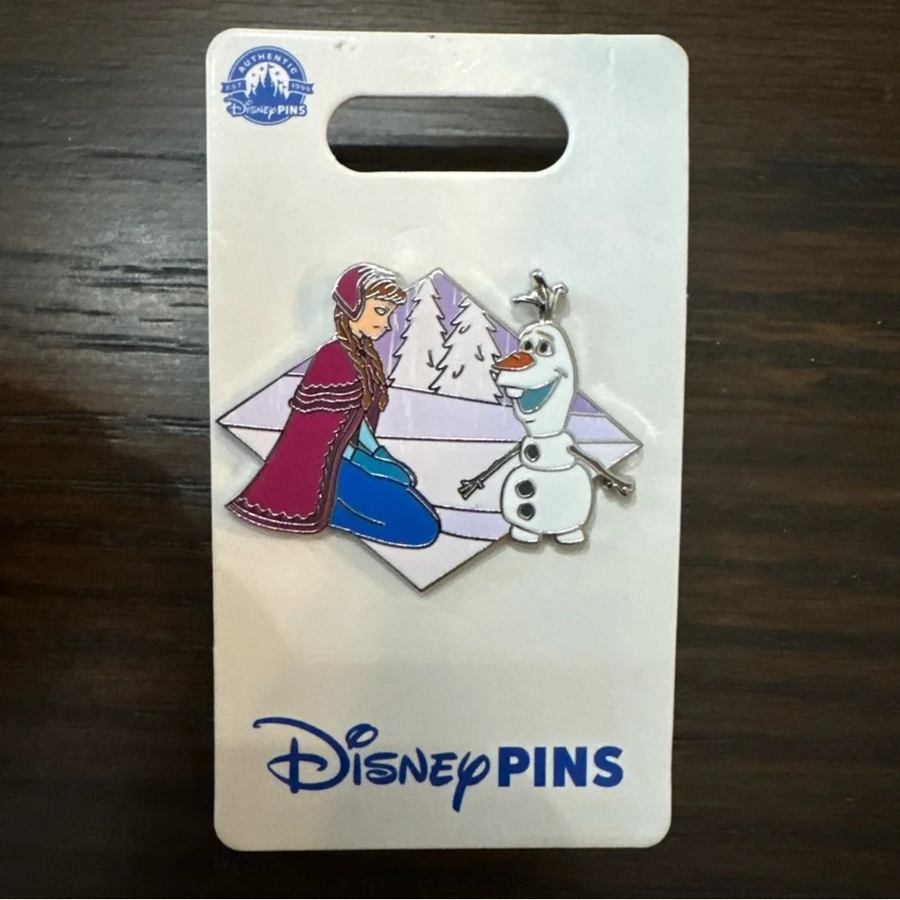 NWT Anna And Olaf Pin Frozen Disney Store Princess Movie Kids